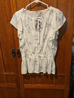 NWT Lucky Brand Flutter Sleeve Size Small Petite Blouse
